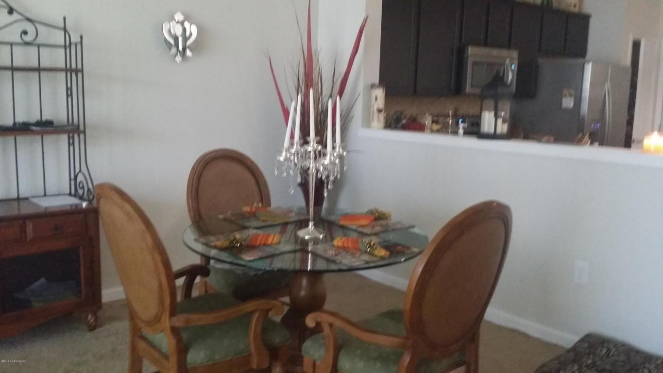 6788 ROUNDLEAF DR, Jacksonville, FL 32258