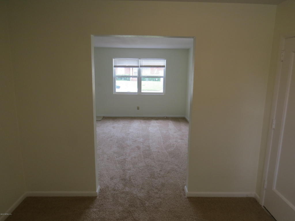 6229 ROUND OAK LN, Jacksonville, FL 32277