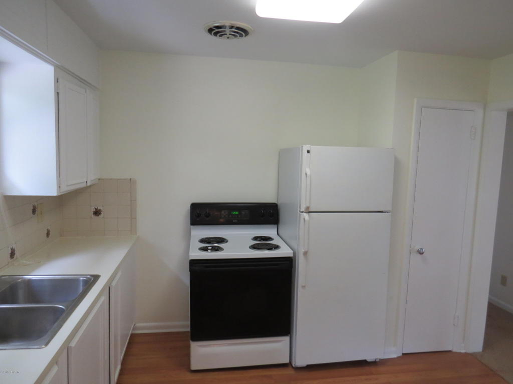 6229 ROUND OAK LN, Jacksonville, FL 32277