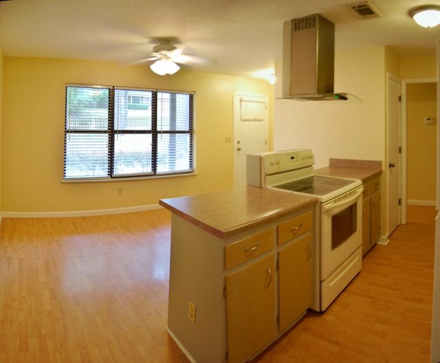 2099 Darnell, Tallahassee, FL 32303