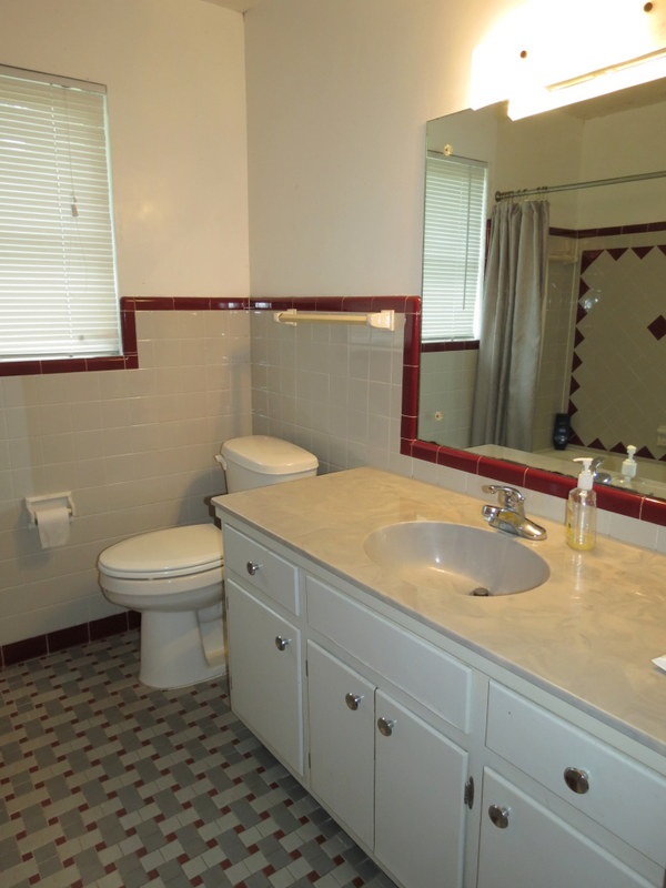 1904 High, Tallahassee, FL 32303