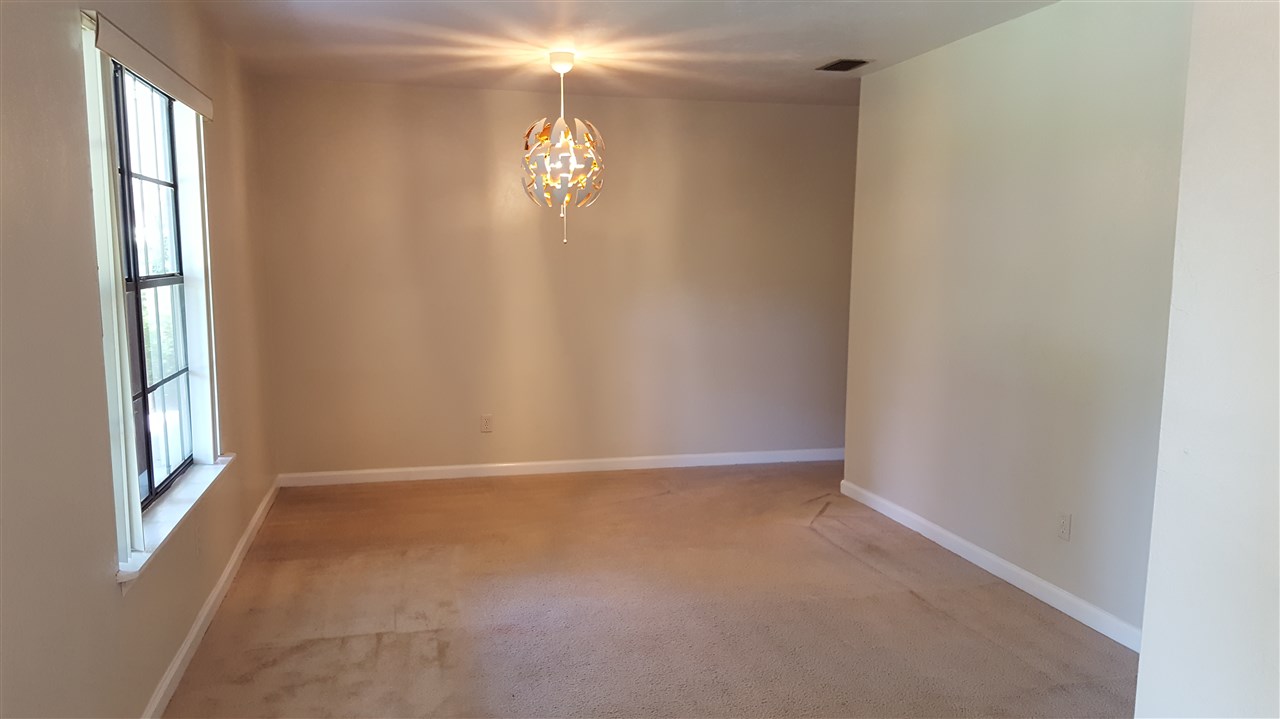 2084 DARNELL CIR, Tallahassee, FL 32303