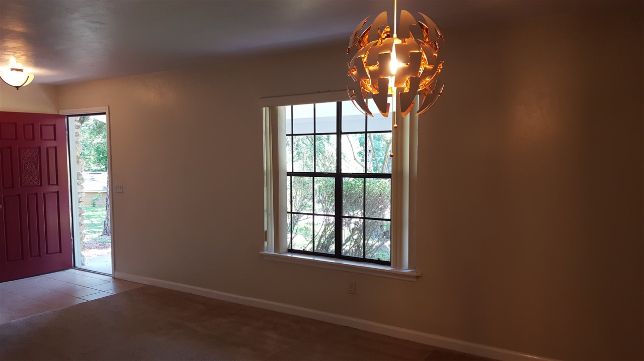 2084 DARNELL CIR, Tallahassee, FL 32303
