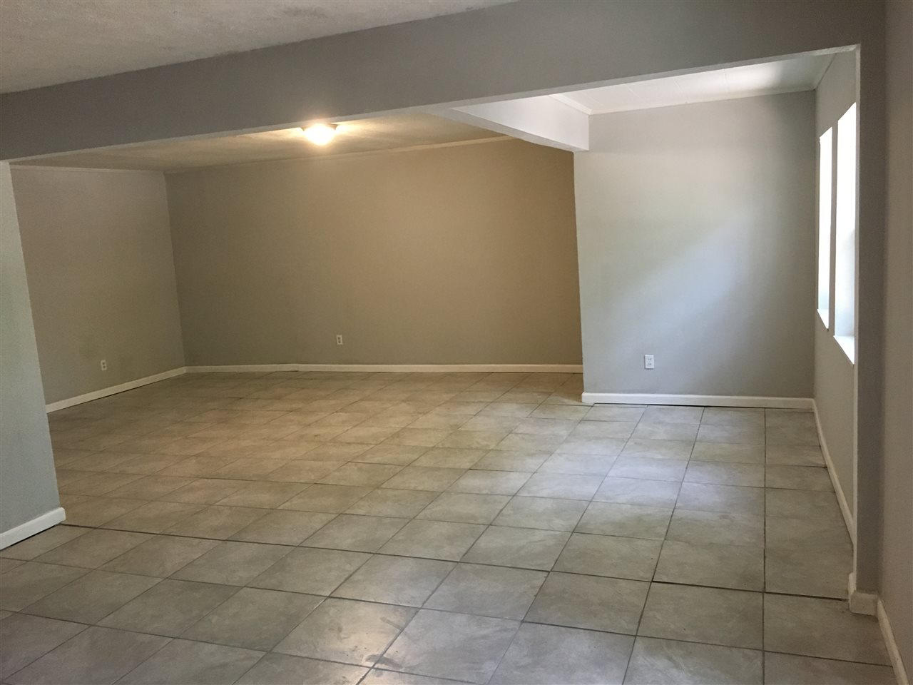 2103 JACKSON BLUFF RD, Tallahassee, FL 32304
