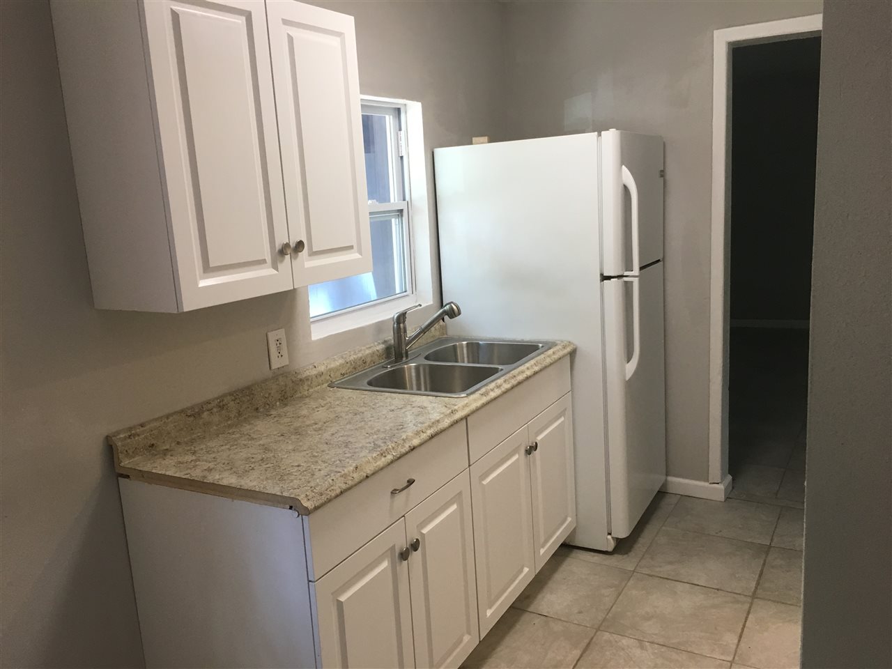 2103 JACKSON BLUFF RD, Tallahassee, FL 32304