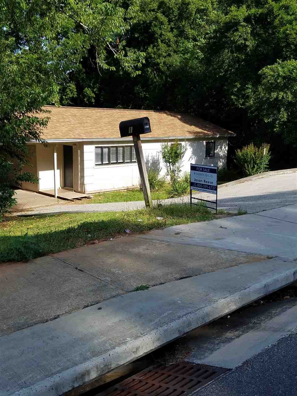 810 S Lipona, Tallahassee, FL 32304