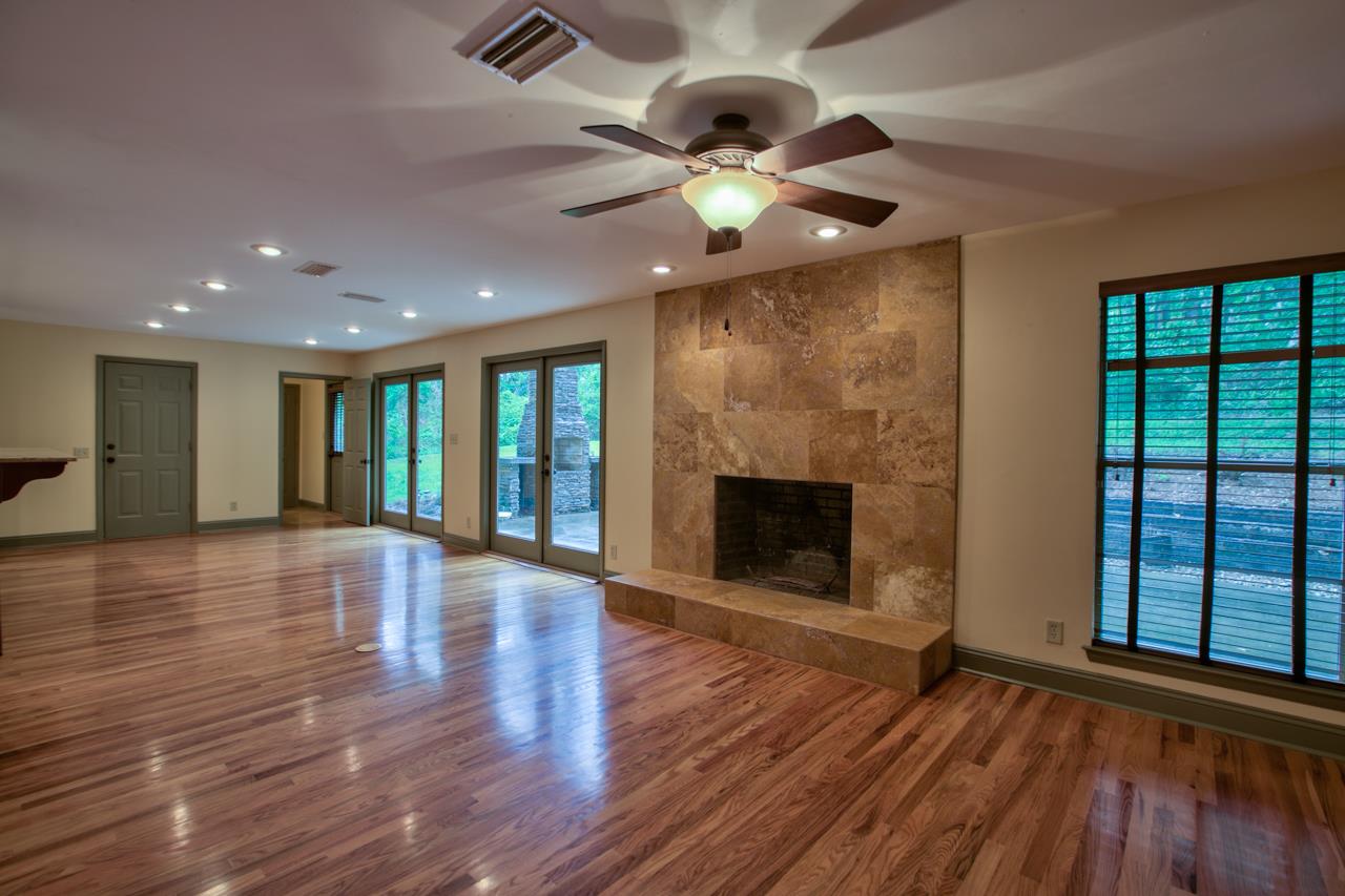 1836 LAKESHORE LN, Tallahassee, FL 32312