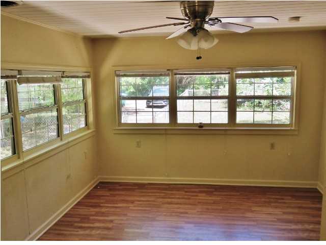 31 REX BUZZETT ST, Apalachicola, FL 32320