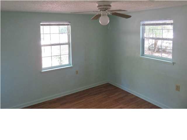 31 REX BUZZETT ST, Apalachicola, FL 32320
