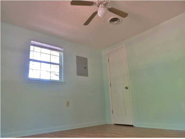 31 REX BUZZETT ST, Apalachicola, FL 32320