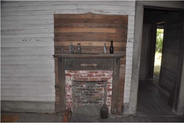 156 6TH ST, Apalachicola, FL 32320