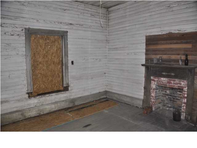 156 6TH ST, Apalachicola, FL 32320