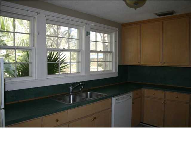10 SHADOW LN, Apalachicola, FL 32320