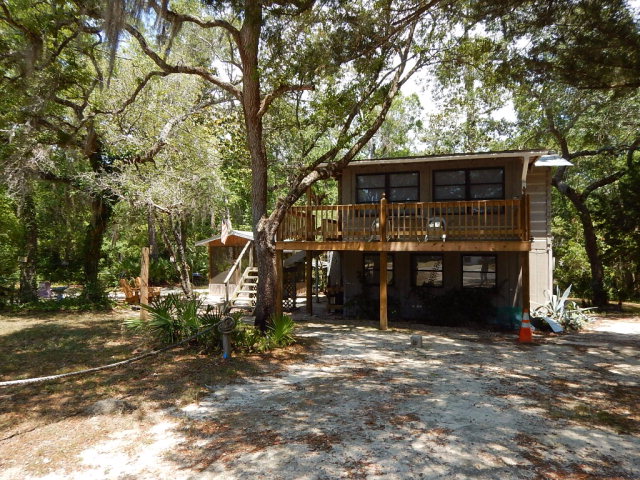 4 6th St, Steinhatchee, FL 32359