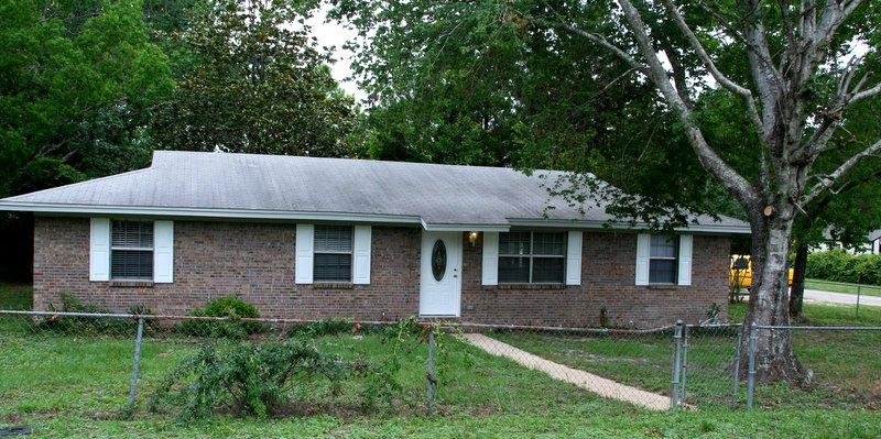 147 Juniper Lake Road, Defuniak Springs, FL 32433