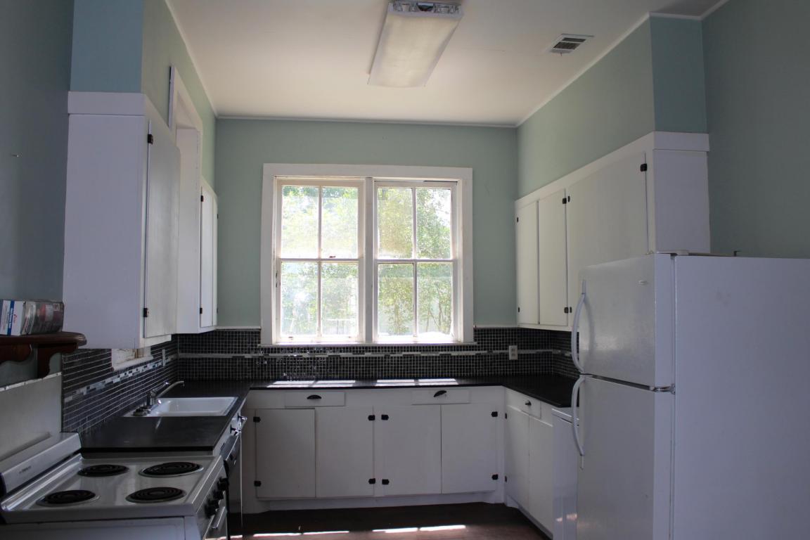 73 E LIVE OAK Avenue, Defuniak Springs, FL 32435