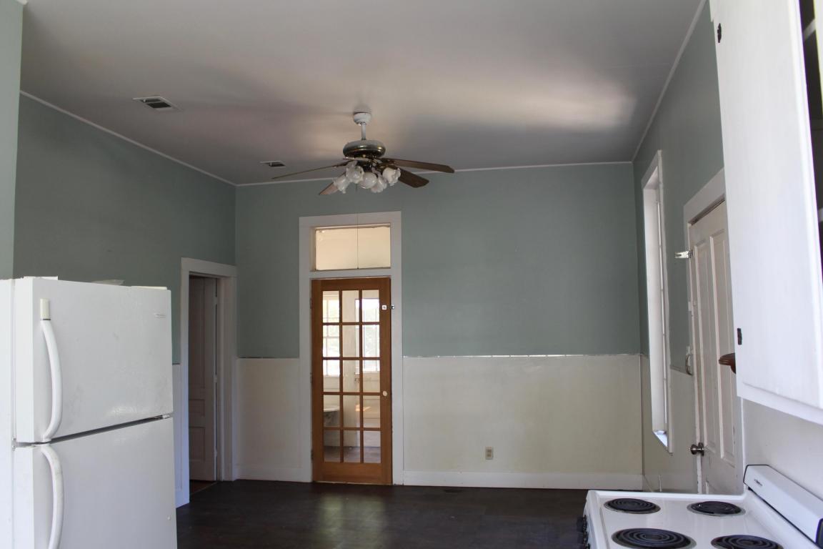 73 E LIVE OAK Avenue, Defuniak Springs, FL 32435