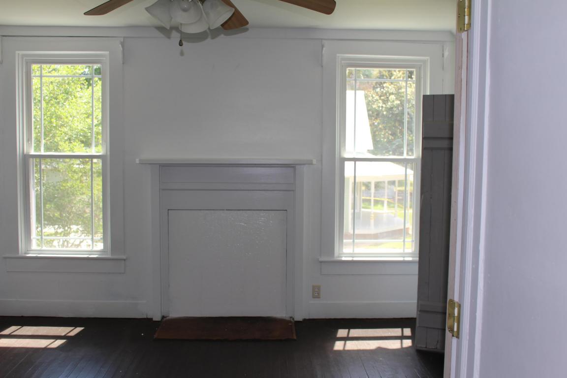 73 E LIVE OAK Avenue, Defuniak Springs, FL 32435