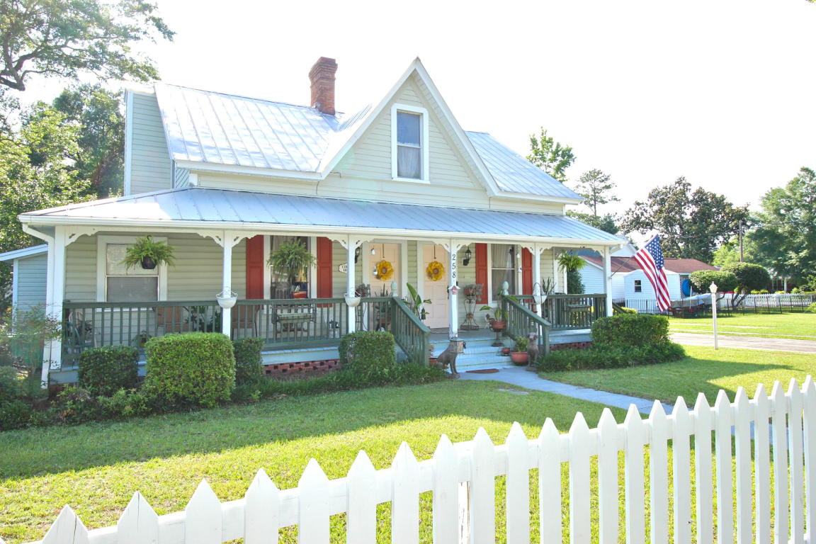 258 S 11TH Street, Defuniak Springs, FL 32435