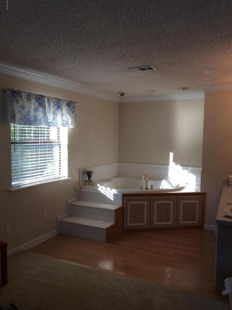 Grand Ridge, FL 32442