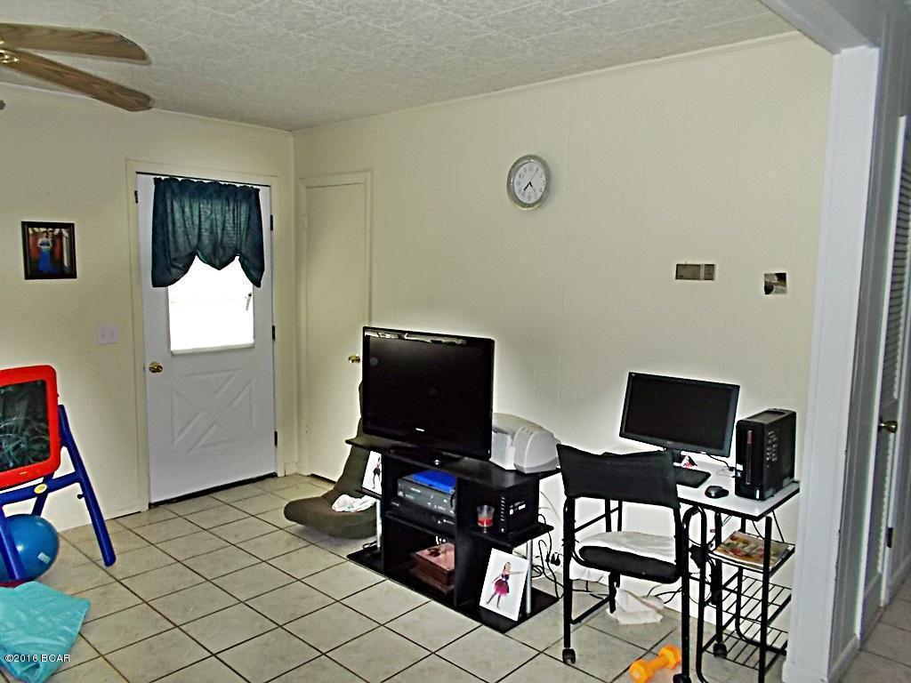 4972 Redwood Dr, Marianna, FL 32446