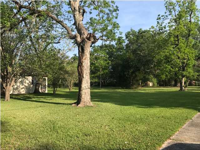 208 LAKE GROVE RD, Wewahitchka, FL 32465