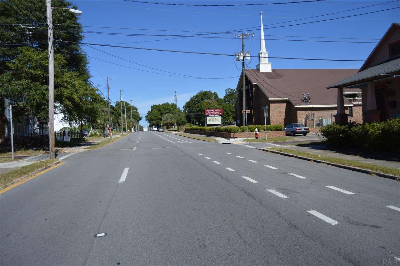 419 N DAVIS HWY, Pensacola, FL 32501