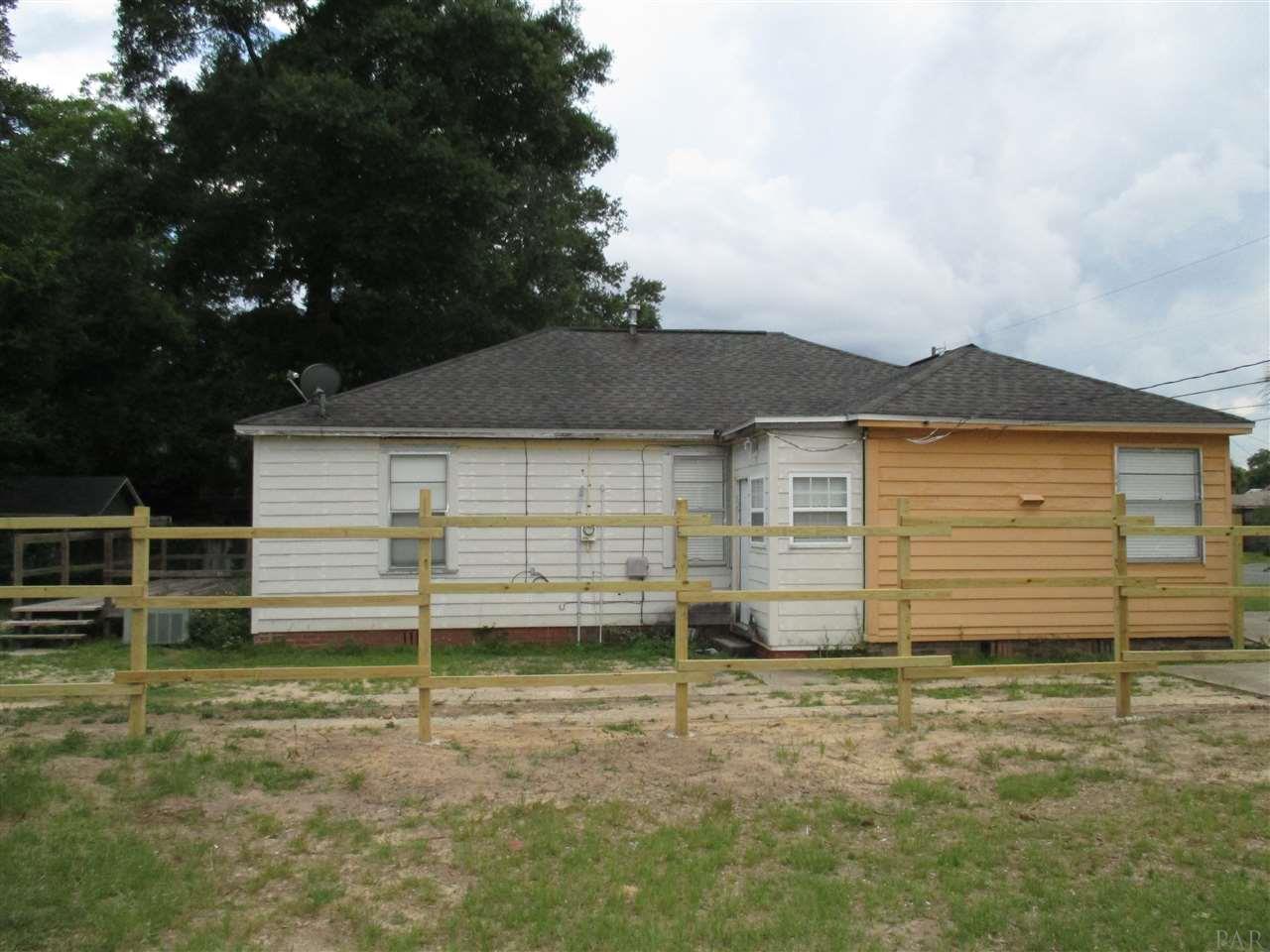 915 E MAXWELL ST, Pensacola, FL 32501