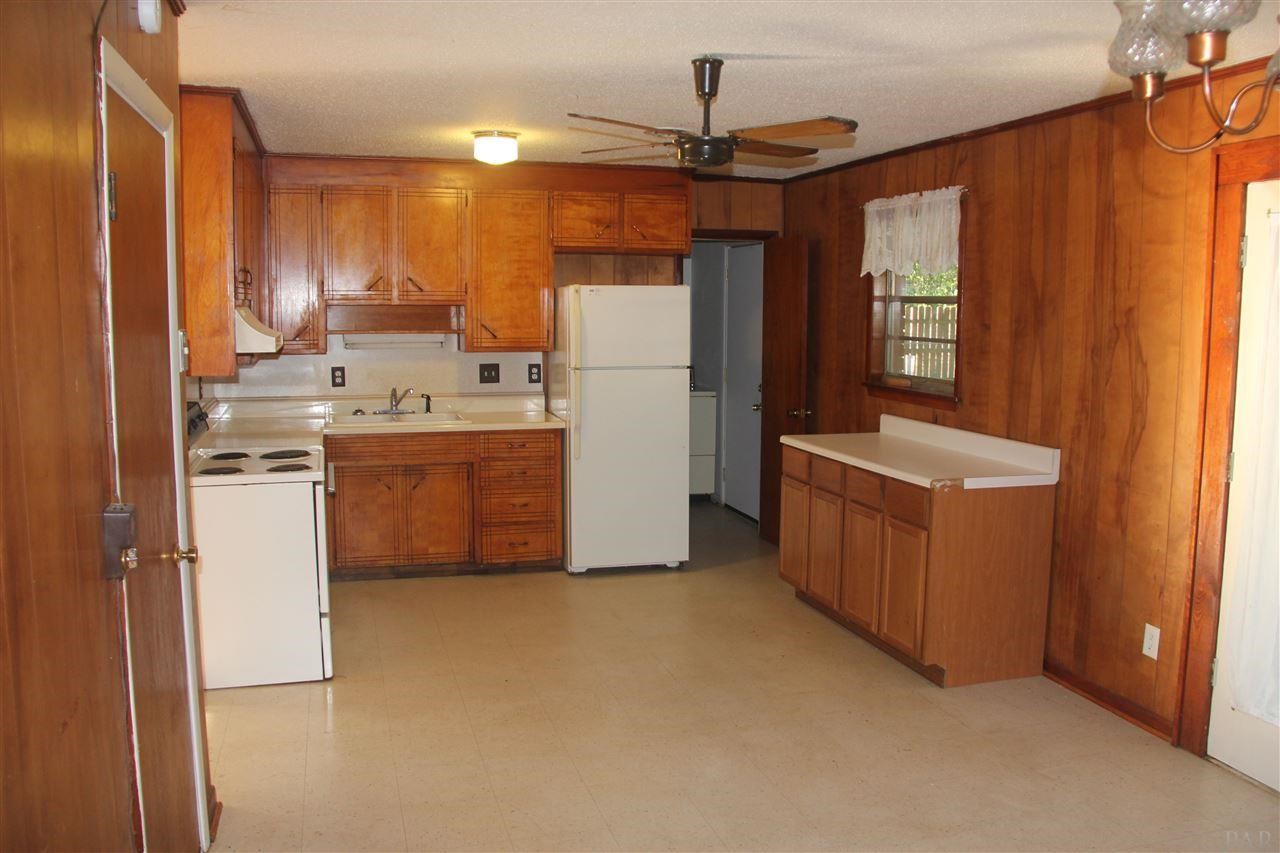 3240 Rothschild Dr, Pensacola, FL 32503