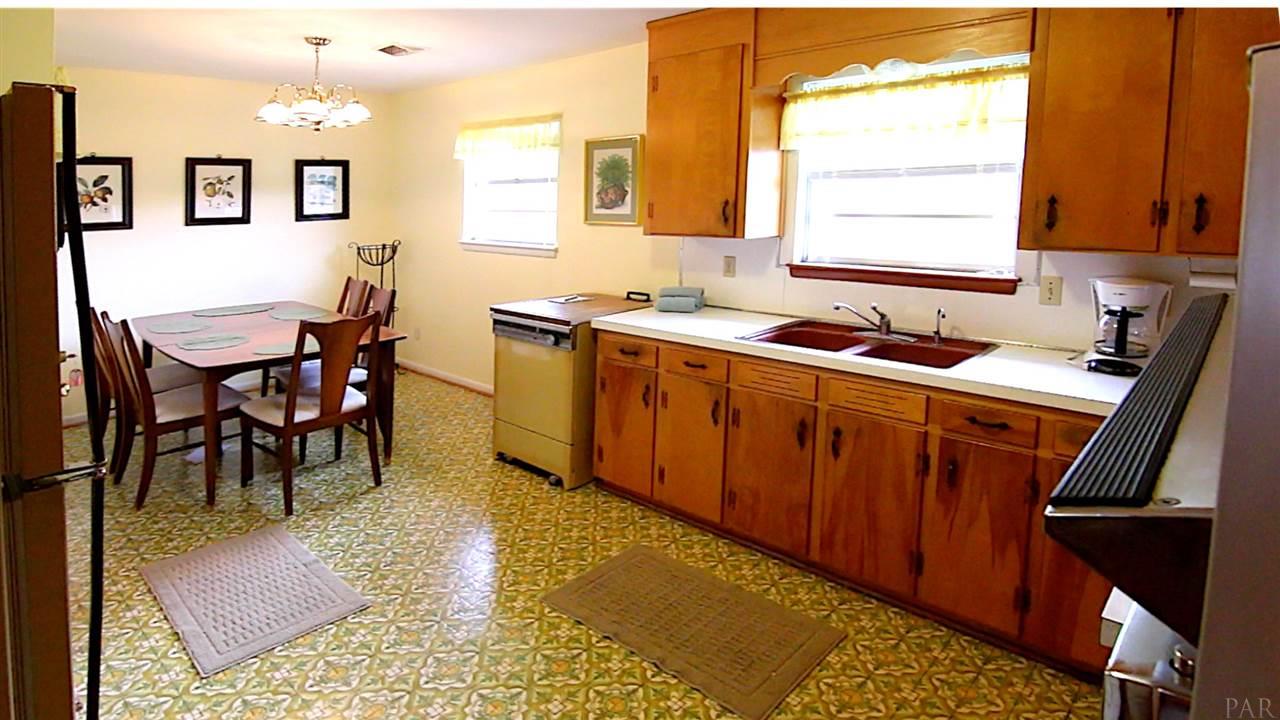 7310 TIPPIN AVE, Pensacola, FL 32504