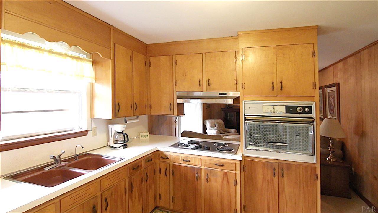 7310 TIPPIN AVE, Pensacola, FL 32504