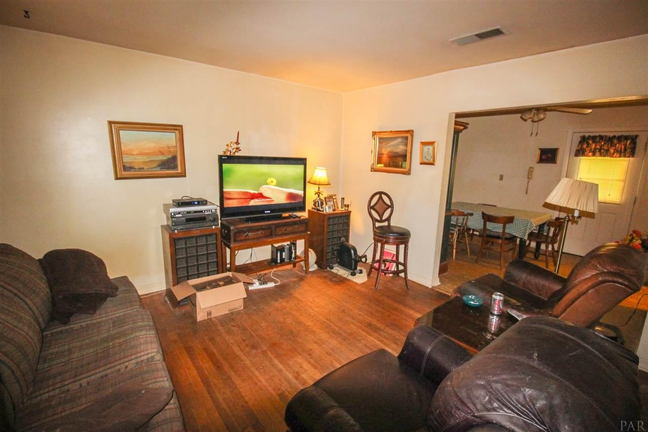 6302 FAIRVIEW DR, Pensacola, FL 32505