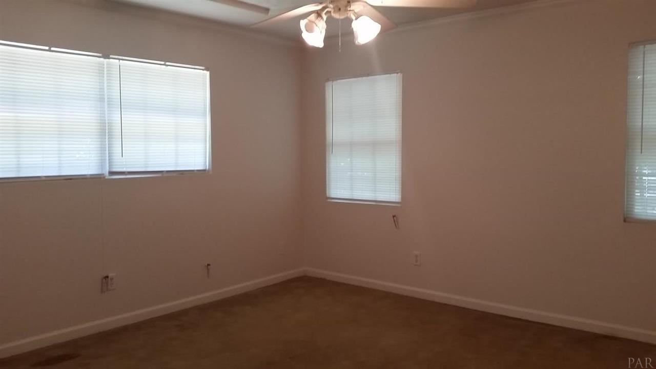 20 DE LUNA DR, Pensacola, FL 32506
