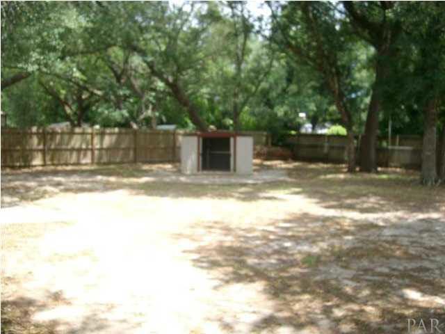 7665 LONG MEADOW LN, Pensacola, FL 32506