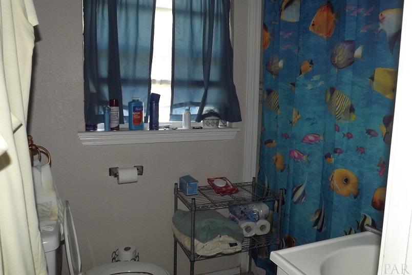 5520 MAYFAIR DR, Pensacola, FL 32506