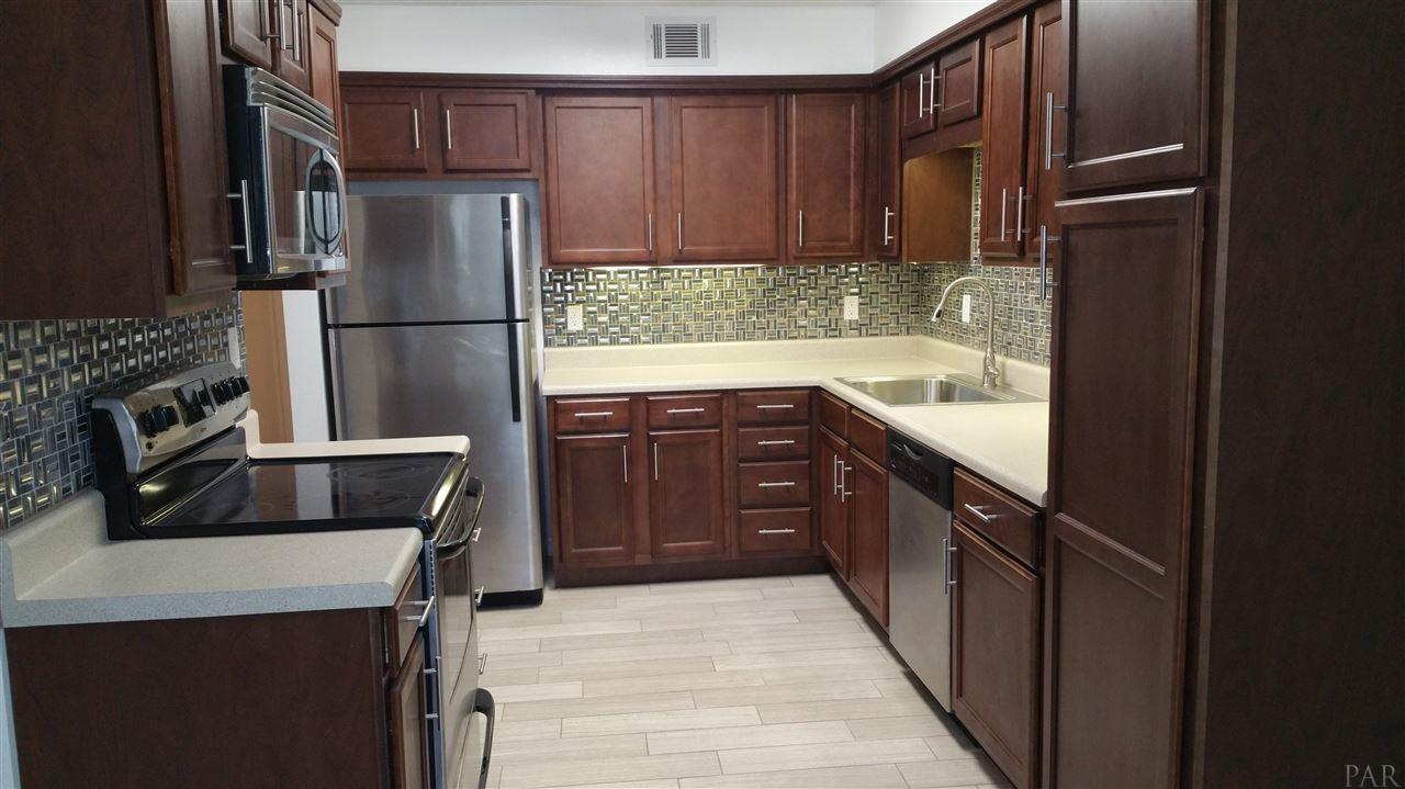 7225 W FAIRFIELD DR, Pensacola, FL 32506