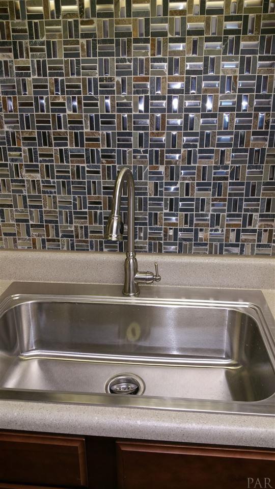 7225 W FAIRFIELD DR, Pensacola, FL 32506