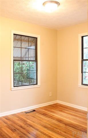 14 COUSINEAU RD, Pensacola, FL 32507