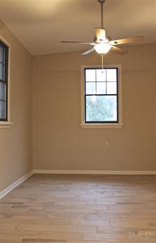 14 COUSINEAU RD, Pensacola, FL 32507