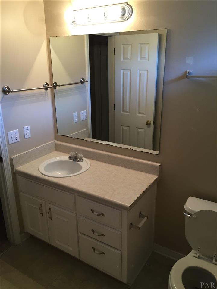 547 BATTEN BLVD, Pensacola, FL 32507
