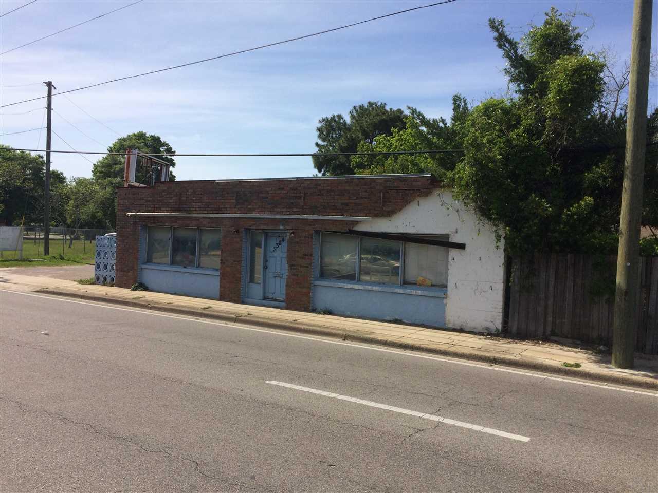 3384 BARRANCAS AVE, Pensacola, FL 32507