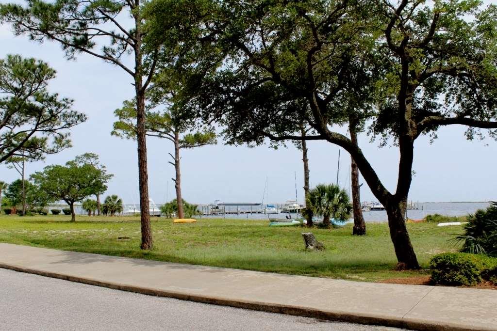 10070 SINTON DR, Pensacola, FL 32507