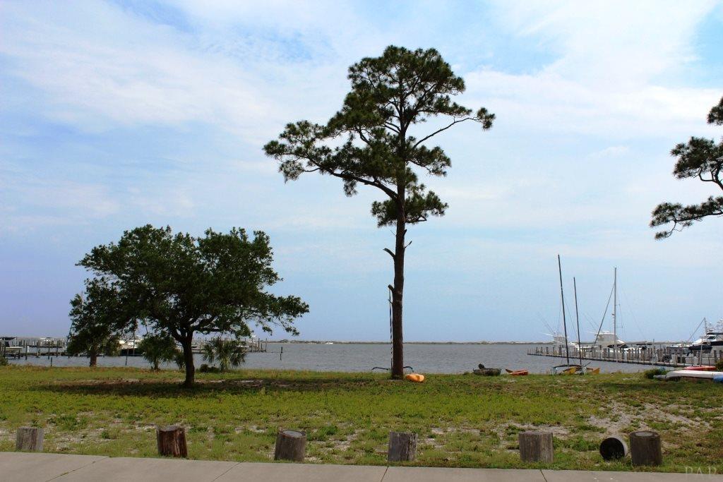 10070 SINTON DR, Pensacola, FL 32507