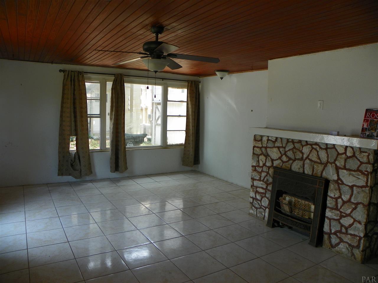 4 S 2ND ST, Pensacola, FL 32507