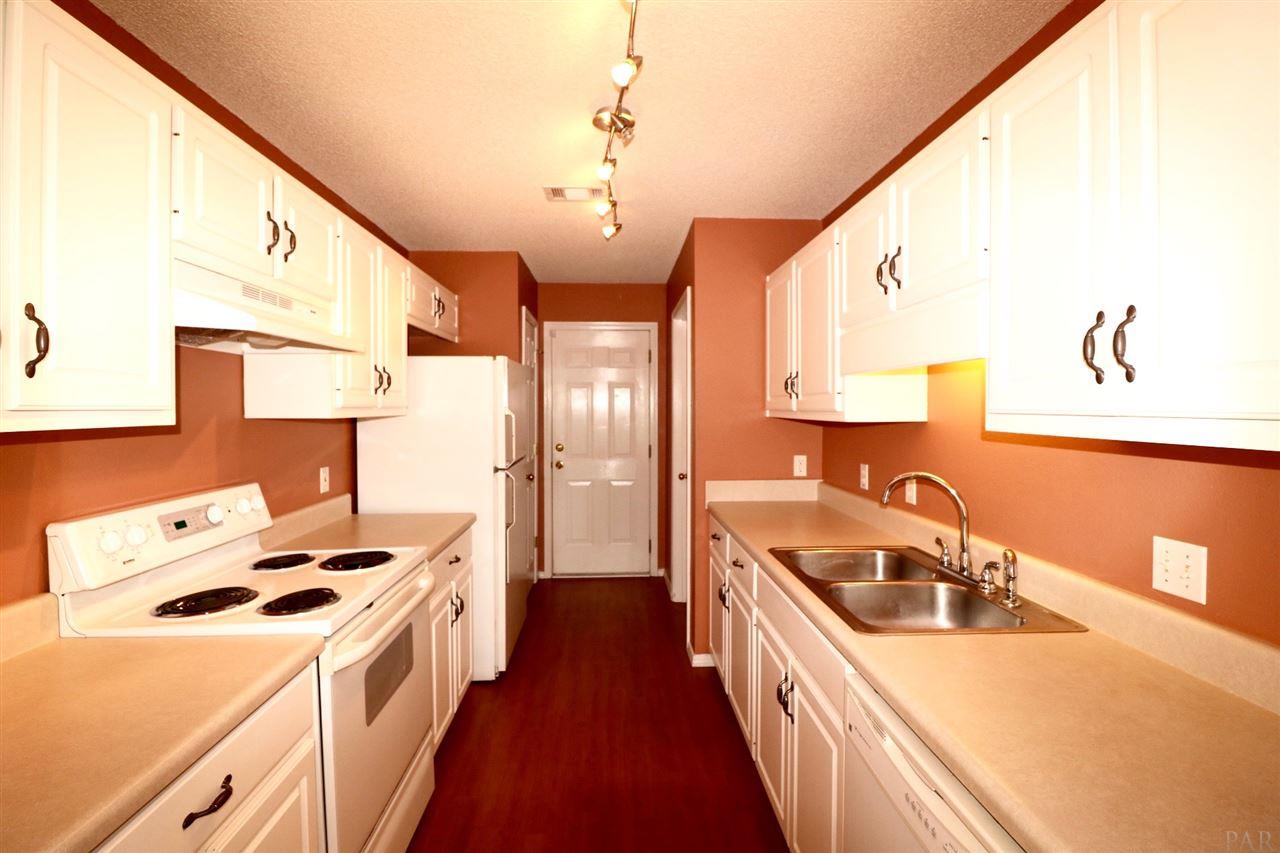 2446 REDOUBT AVE, Pensacola, FL 32507
