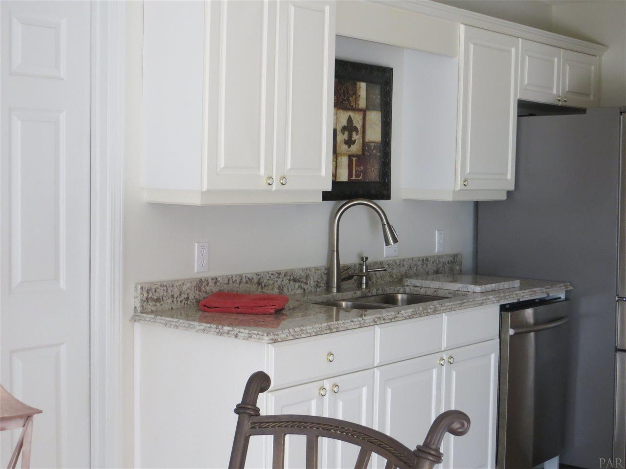 2125 CORAL CREEK DR, Pensacola, FL 32507