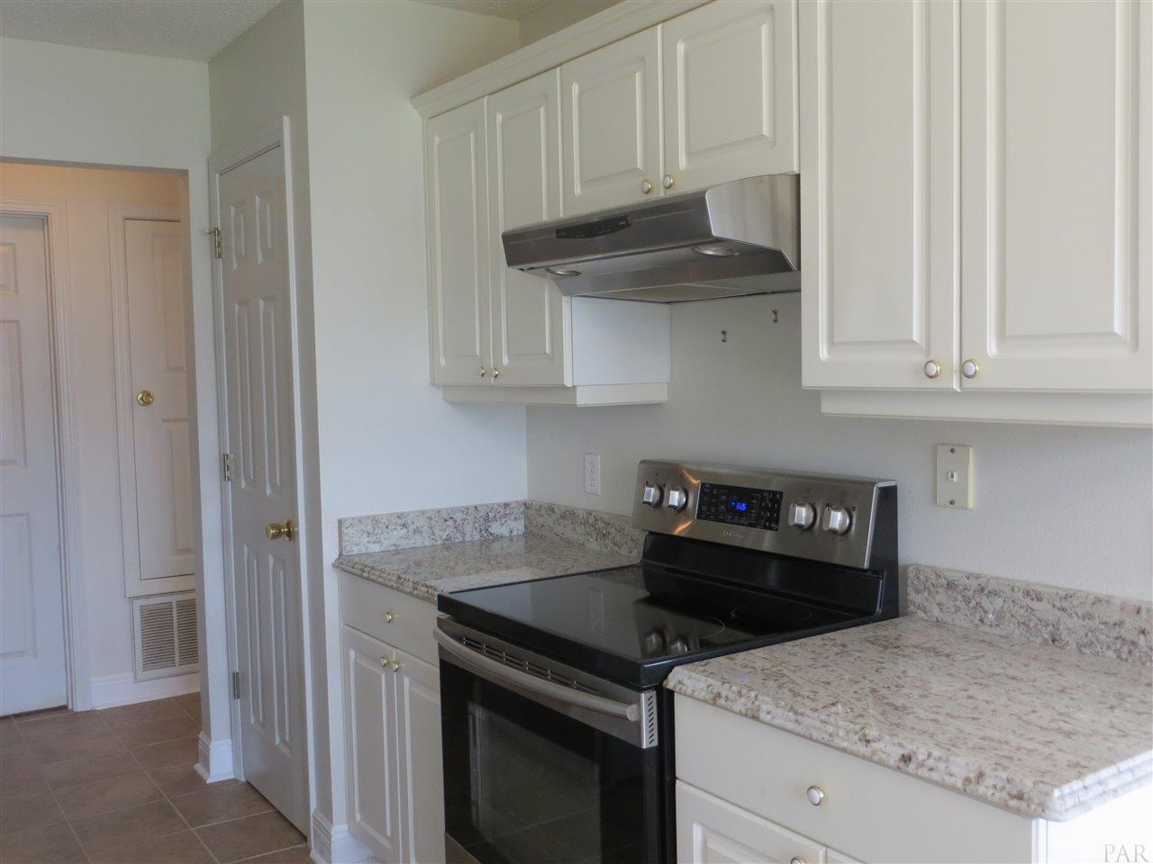 2125 CORAL CREEK DR, Pensacola, FL 32507