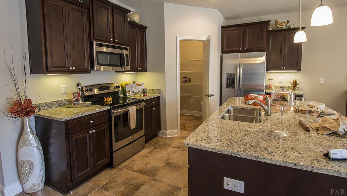 2191 KINGSPORT AVE, Pensacola, FL 32507