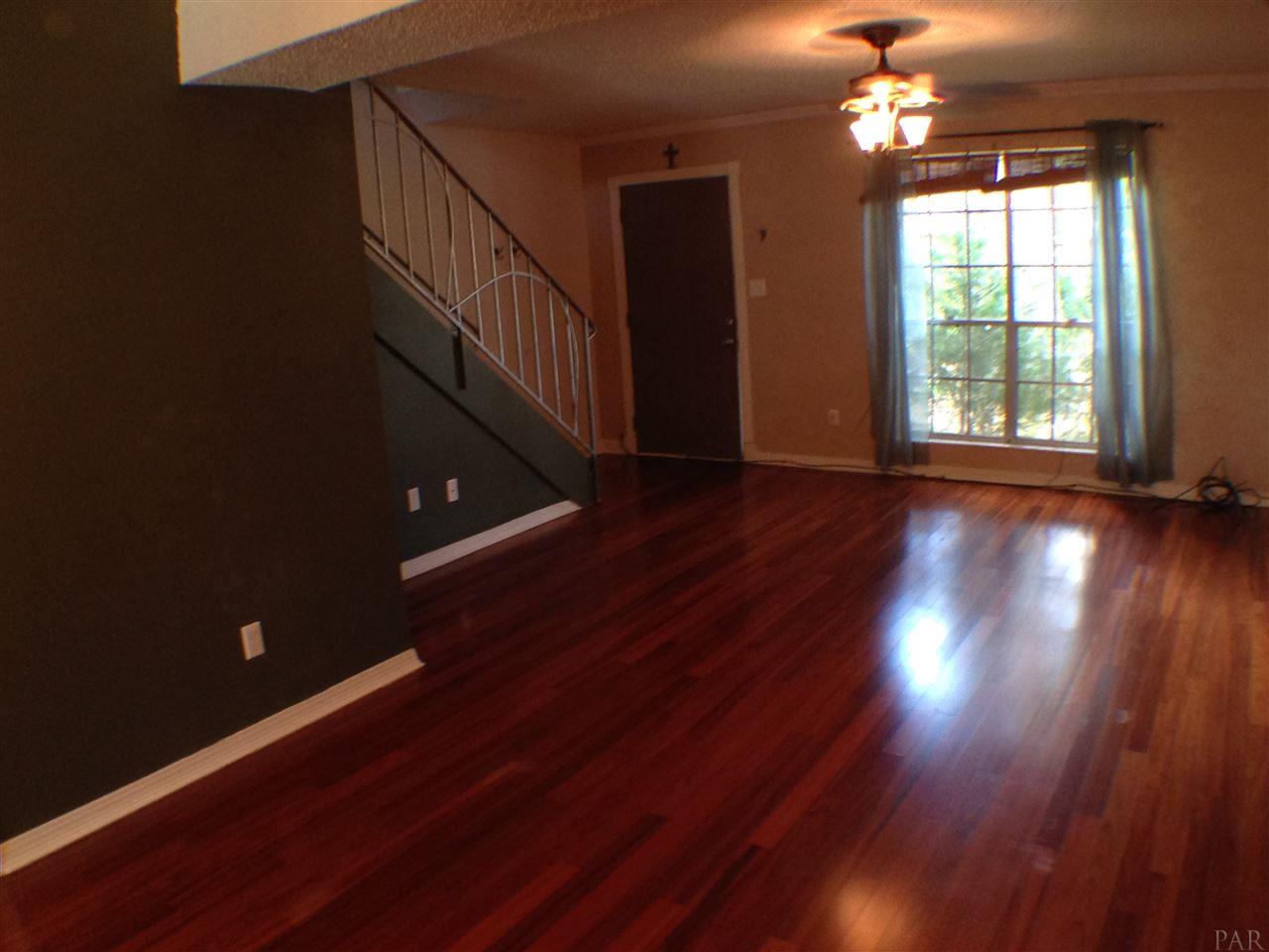 8101 TIPPIN AVE, Pensacola, FL 32514