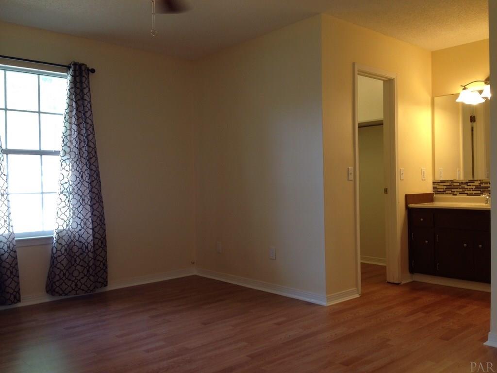 8438 HARBOUR SQ DR, Pensacola, FL 32514